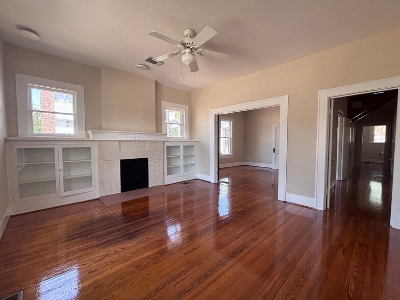 More Photos Of 702 W 34th St, Austin Office For Lease