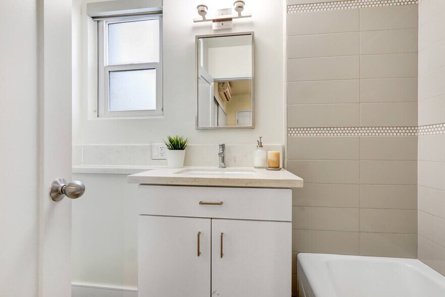 More Photos Of 700 S 6th St, Burbank Apartments For Sale