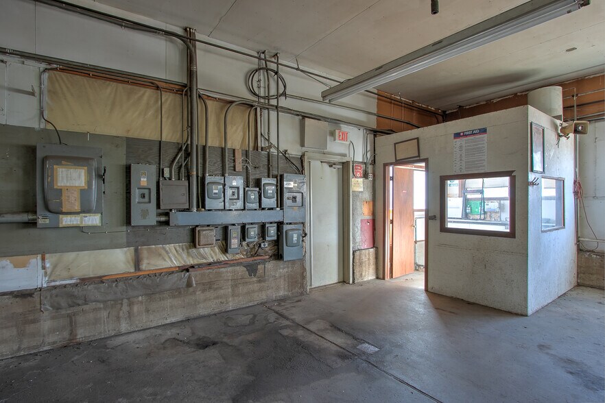 More Photos Of 1895 Frontage Rd, Mora Manufacturing For Sale