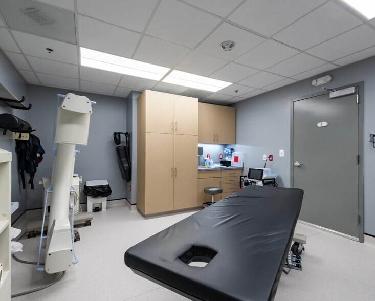 More Photos Of 8031 Ritchie Hwy, Pasadena Loft Creative Space For Lease