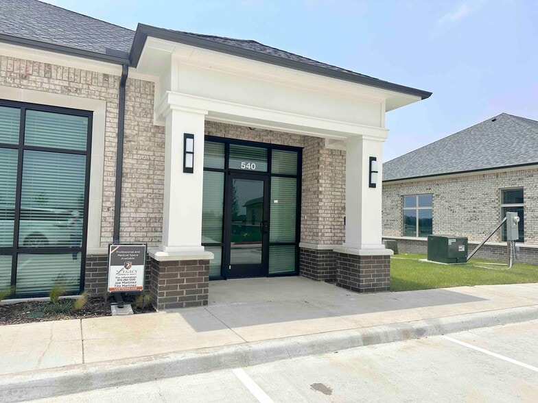 More Photos Of 1630 W Prosper Trl, Prosper Unknown For Lease