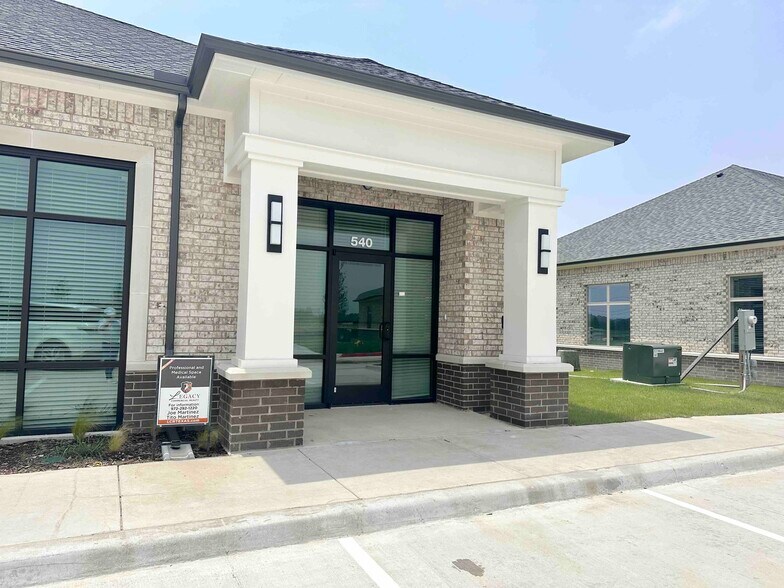 More Photos Of 1630 W Prosper Trl, Prosper Unknown For Lease