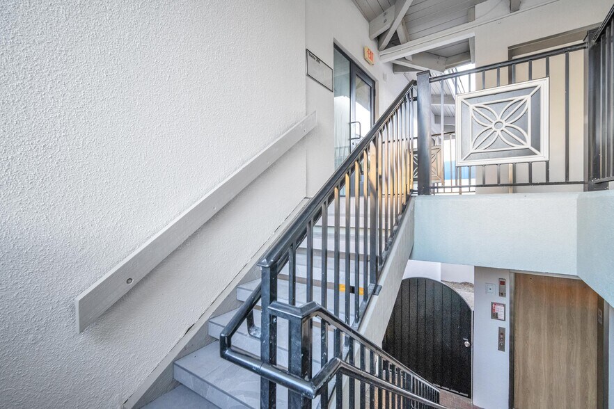 More Photos Of 6699 N Federal Hwy, Boca Raton Office For Lease