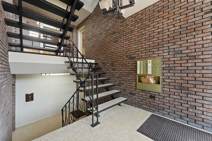 More Photos Of 250 N Main St, Crown Point Office For Sale