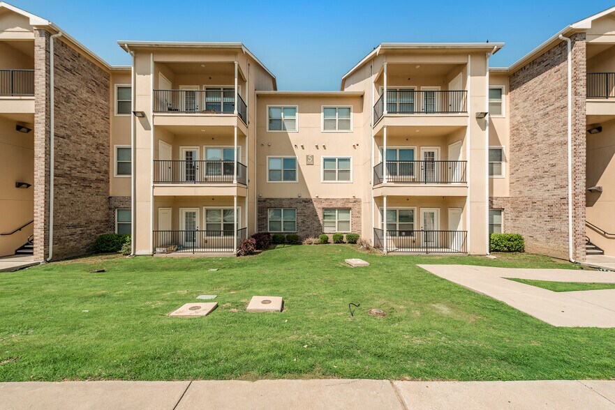 More Photos Of 2410 W Jack Finney Blvd, Greenville Apartments For Sale