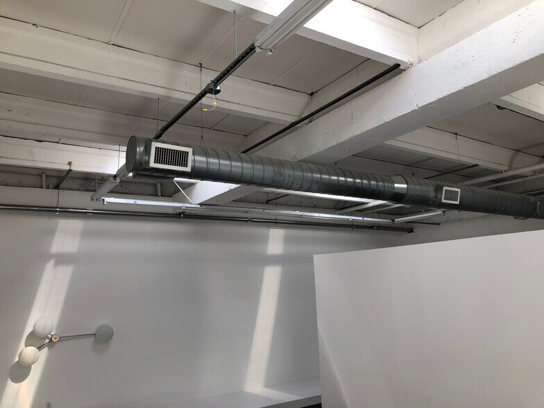 More Photos Of 255 Ne 69th St, Miami Warehouse For Lease