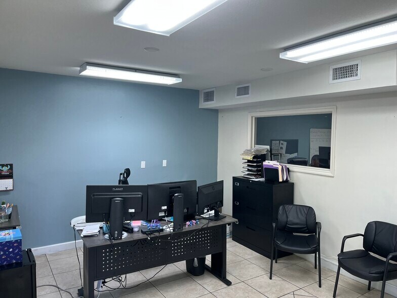 More Photos Of 2779 NW 112th Ave, Doral Manufacturing For Lease