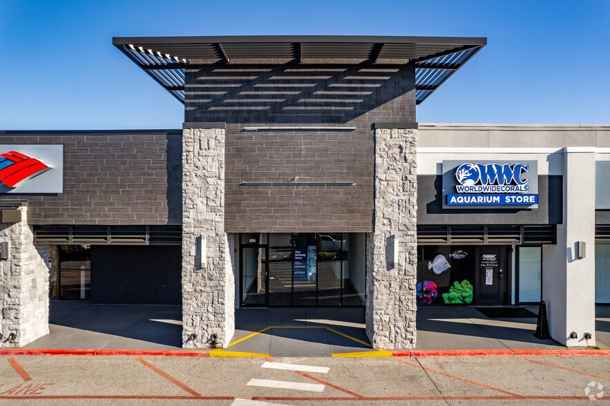 More Photos Of 1905-1999 Aloma Ave, Winter Park General Retail For Lease