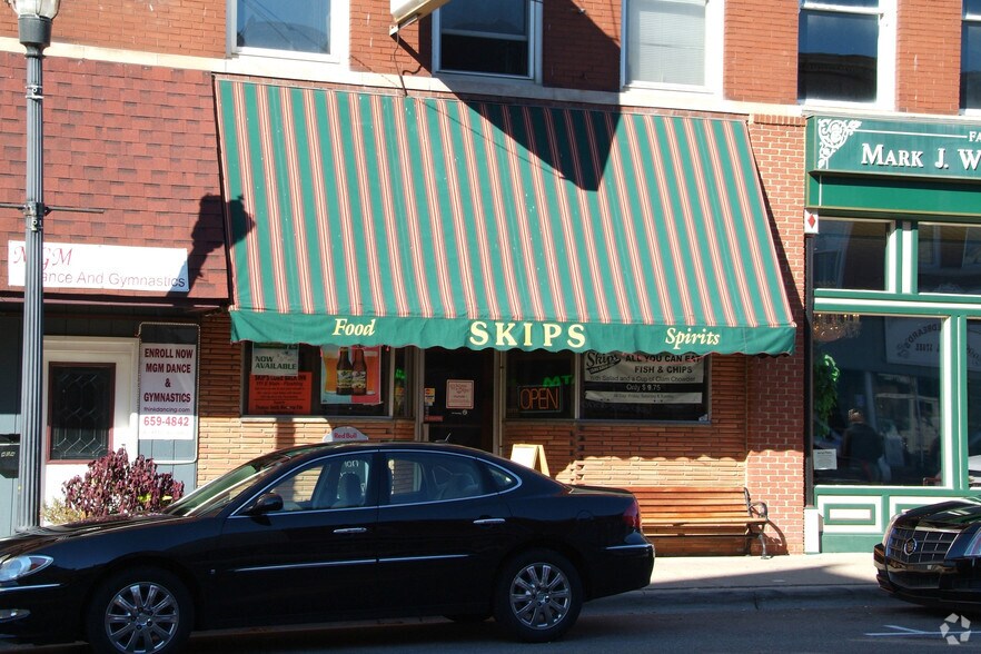 More Photos Of 111 E Main St, Flushing Bar For Sale