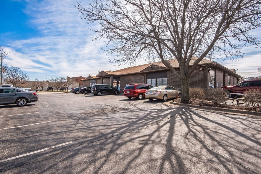 More Photos Of 2350 4th Ave, Rock Island Office For Sale