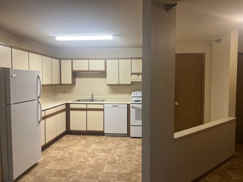 More Photos Of 160-180 Homestead Rd, Mankato Apartments For Sale