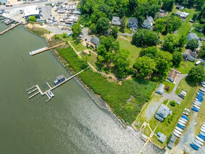 More Photos Of 1052 Old Turkey Point Rd, Edgewater Marina For Sale