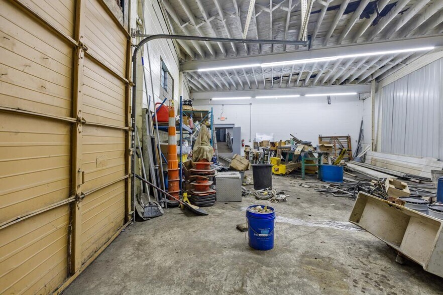 More Photos Of 223 Fearing Blvd, Toledo Freestanding For Sale