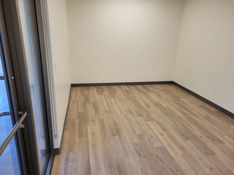 More Photos Of 2060 W Whispering Wind Dr, Phoenix Medical For Sale