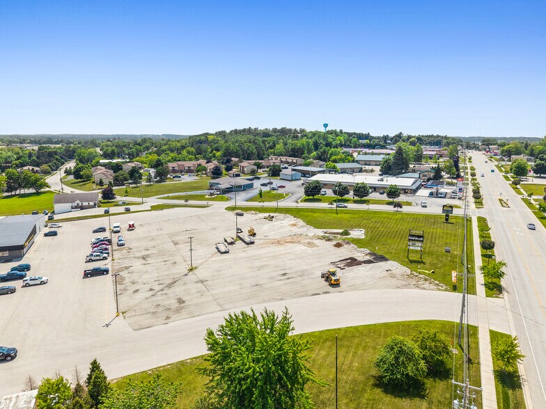 More Photos Of 1019 Egg Harbor Rd, Sturgeon Bay General Retail For Lease