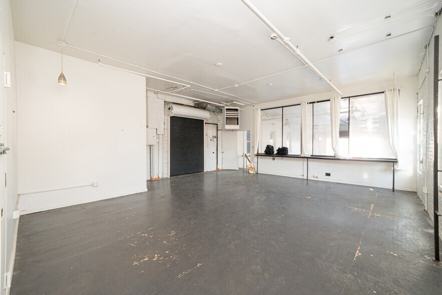More Photos Of 279 Frost St, Brooklyn Light Distribution For Lease
