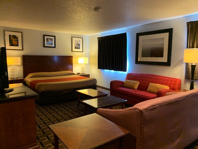 More Photos Of 1201 Hawkeye Ave SW, Le Mars Hotel For Sale