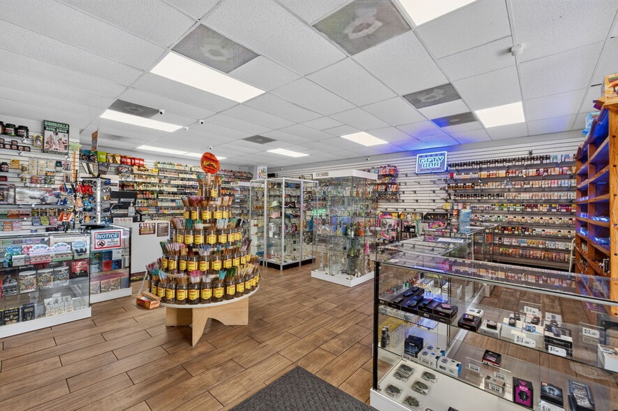 More Photos Of 1938 S Glenstone Ave, Springfield General Retail For Sale