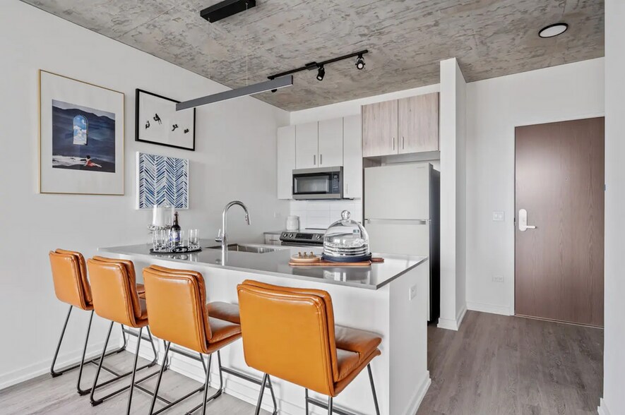 More Photos Of 808 N Cleveland Ave, Chicago Apartments For Lease