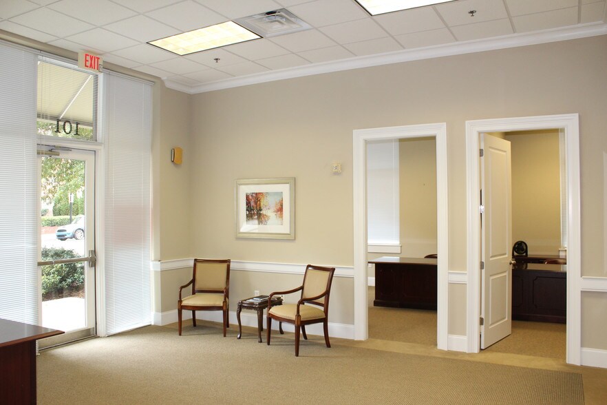 More Photos Of 101 E McBee Ave, Greenville General Retail For Lease