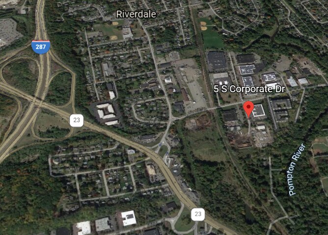 More Photos Of 5 N Corporate Dr, Riverdale Distribution For Lease