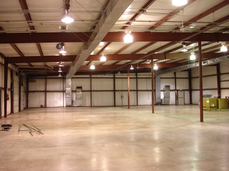 More Photos Of 23201 Roemer Rd, Woodburn Warehouse For Lease