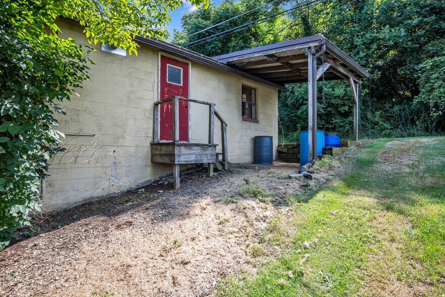 More Photos Of 3 Orchard Rd, Liverpool Winery Vineyard For Sale