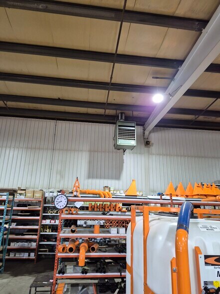 More Photos Of 280 Centre St, Petrolia Manufacturing For Lease