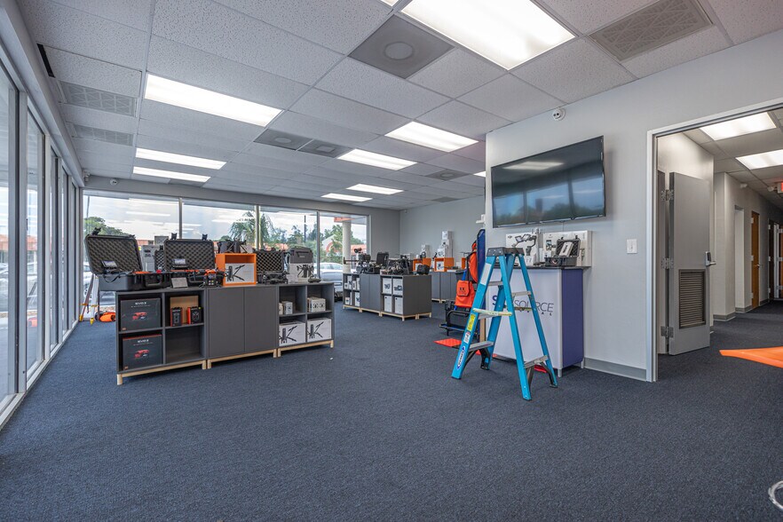 More Photos Of 10951 Harmony Park Dr, Bonita Springs Warehouse For Lease