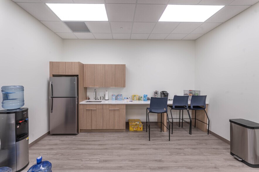 More Photos Of 2013 Cedarbridge Ave, Lakewood Office For Lease