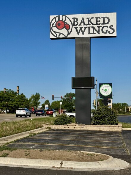 More Photos Of 6390 E Riverside Blvd, Loves Park Restaurant For Lease