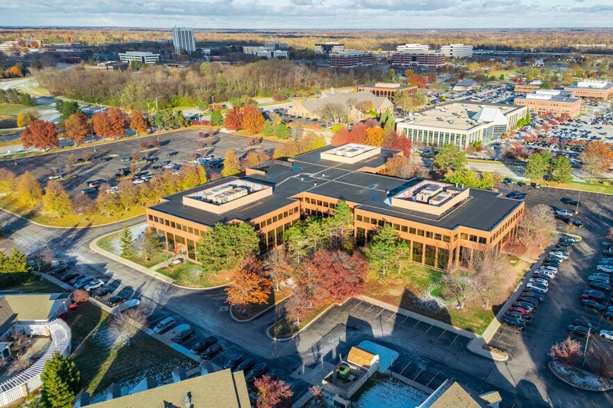 More Photos Of 1301 W Long Lake Rd, Troy Office For Lease