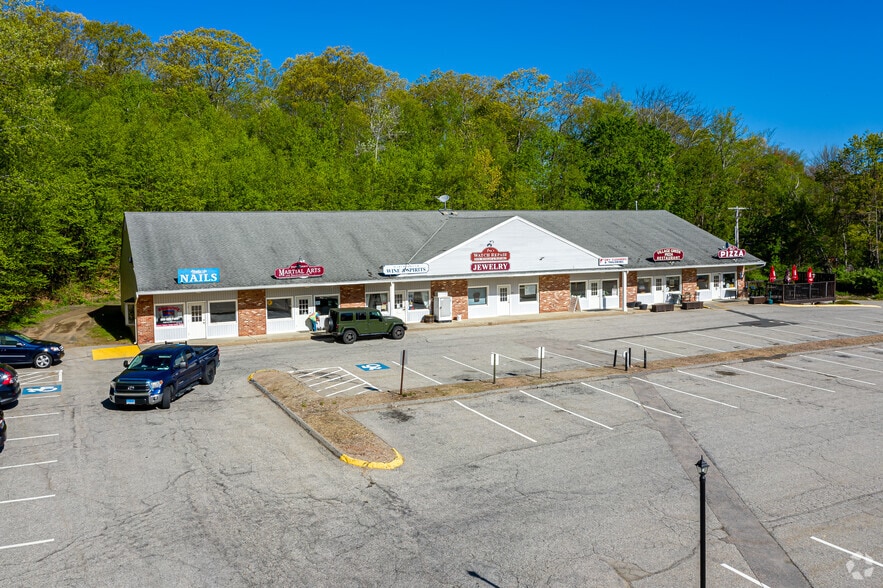 More Photos Of 32 E Hampton Rd, Marlborough Freestanding For Lease