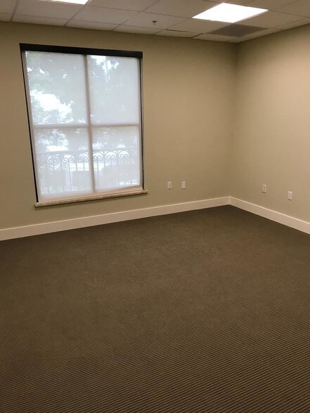 More Photos Of 862-868 102nd Ave N, Naples Office For Sale
