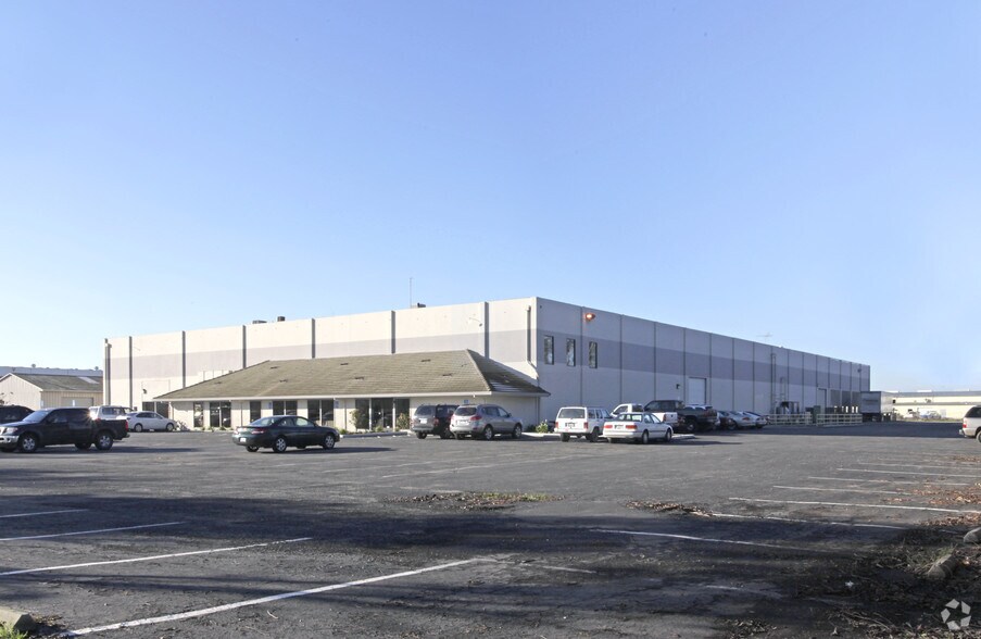 More Photos Of 1900 Shelton Dr, Hollister Warehouse For Lease