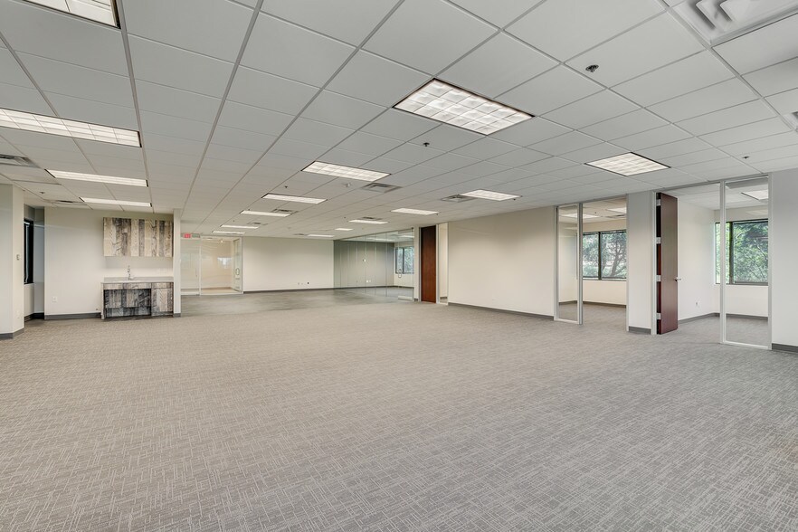 More Photos Of 130 E John Carpenter Fwy, Irving Office For Lease