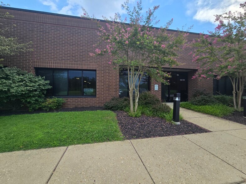 More Photos Of 2960 Technology Pl, Waldorf Research And Development For Lease