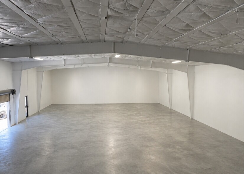 More Photos Of 410 E Church St, Lewisville Showroom For Sale