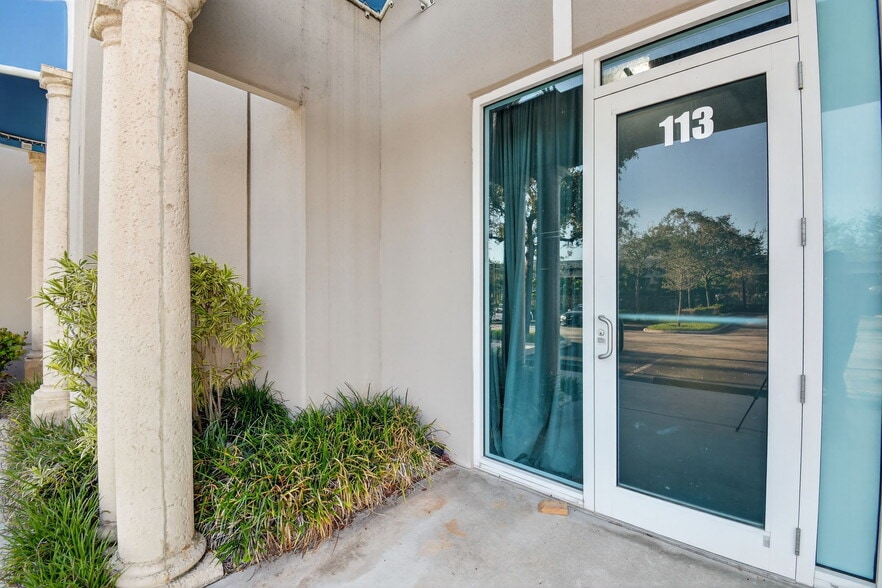 More Photos Of 2800-2890 W State Road 84, Fort Lauderdale Showroom For Sale