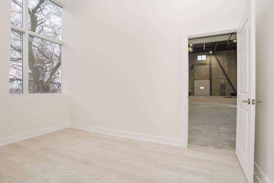 More Photos Of 135 Addison Hall Cir, Aurora Warehouse For Lease