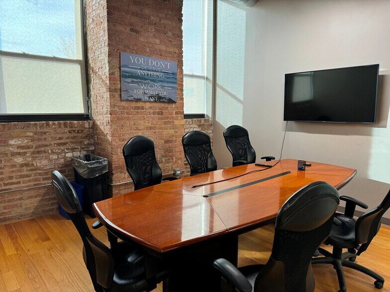 More Photos Of 1750 W Fulton St, Chicago Loft Creative Space For Lease