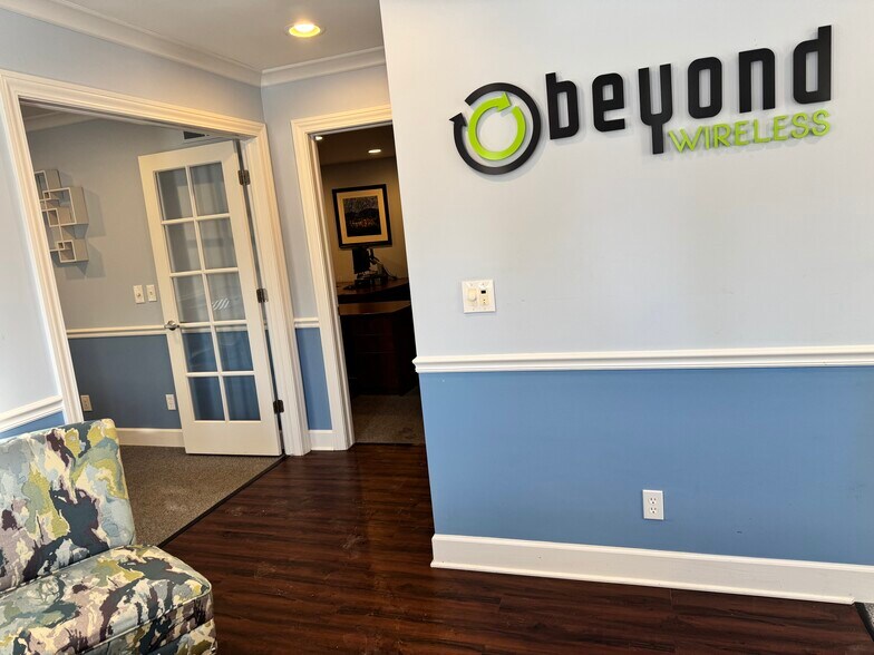 More Photos Of 4010 W Walton Blvd, Waterford Medical For Sale