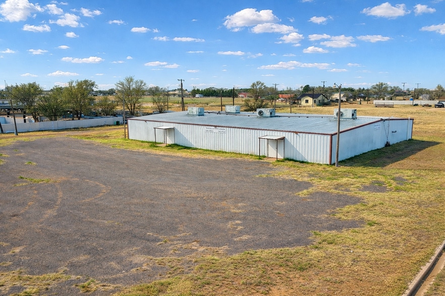 Primary Photo Of 1121 Avenue L, Tahoka Warehouse For Sale