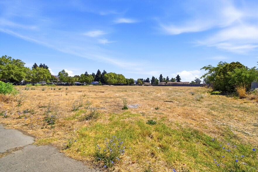 More Photos Of 1798 Blossom Ave, Fairfield Land For Sale