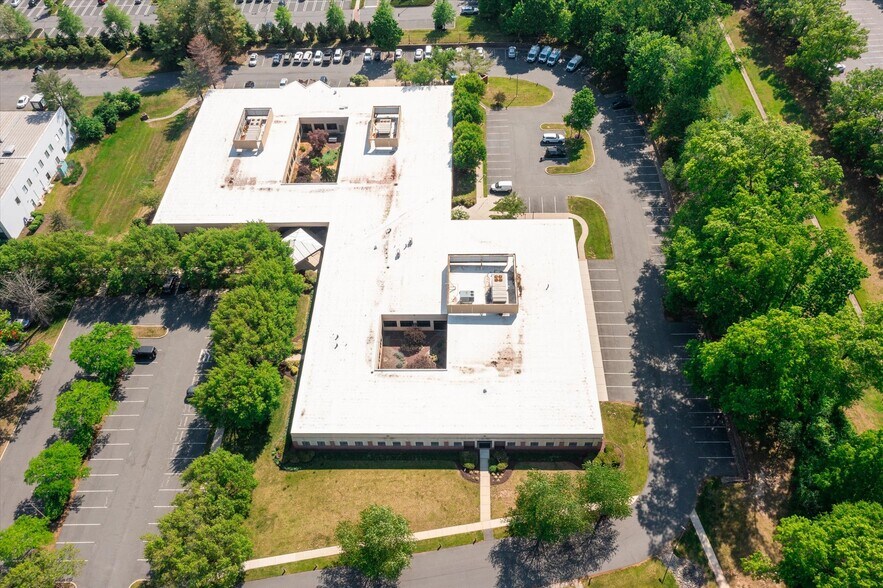 More Photos Of 15 Roszel Rd, West Windsor Office For Sale