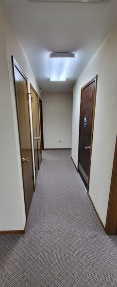 More Photos Of 813 E Darrow St, Shawnee Office For Lease