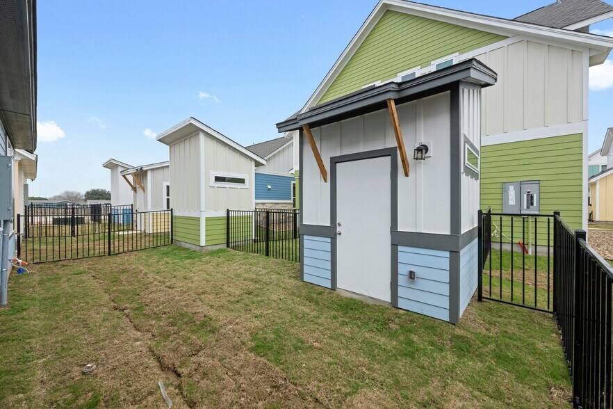 More Photos Of Garten Haus at Solms Landing, New Braunfels Specialty For Sale