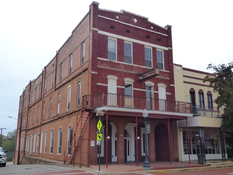More Photos Of 330 E Main St, Nacogdoches Flex For Sale