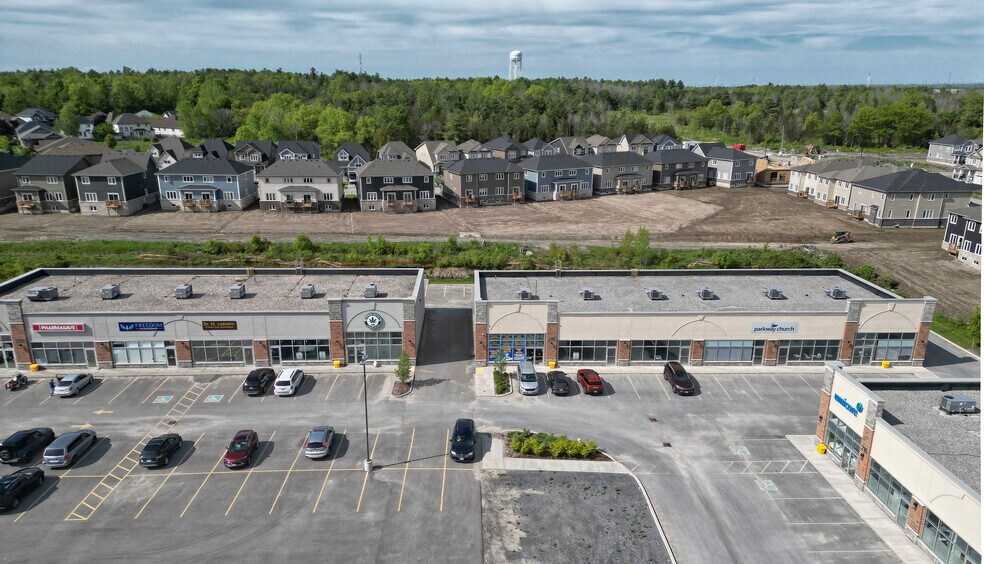 More Photos Of 220 Main St, Loyalist General Retail For Lease