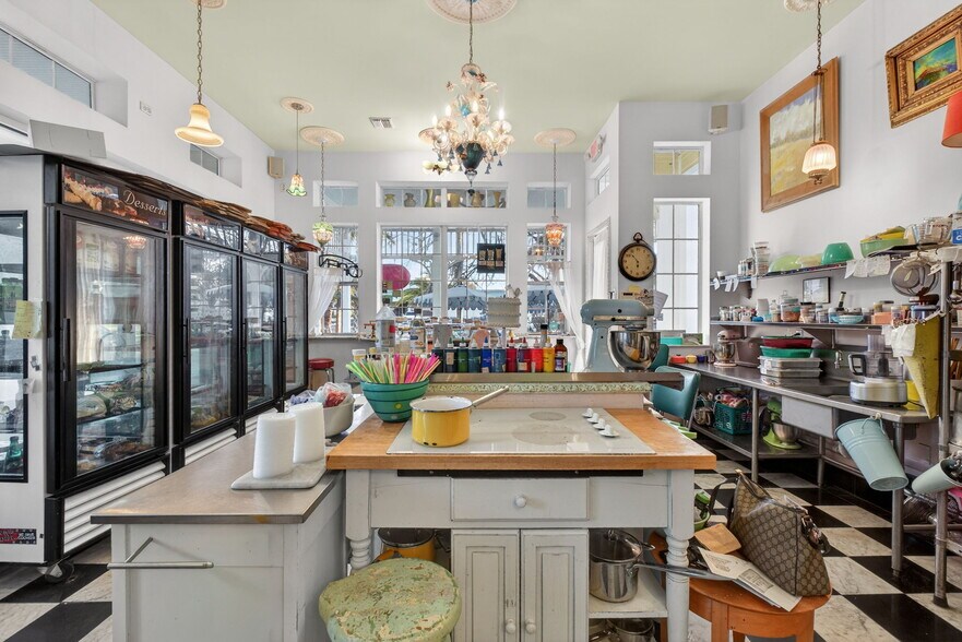 More Photos Of 197 E Church St, Deland Restaurant For Sale